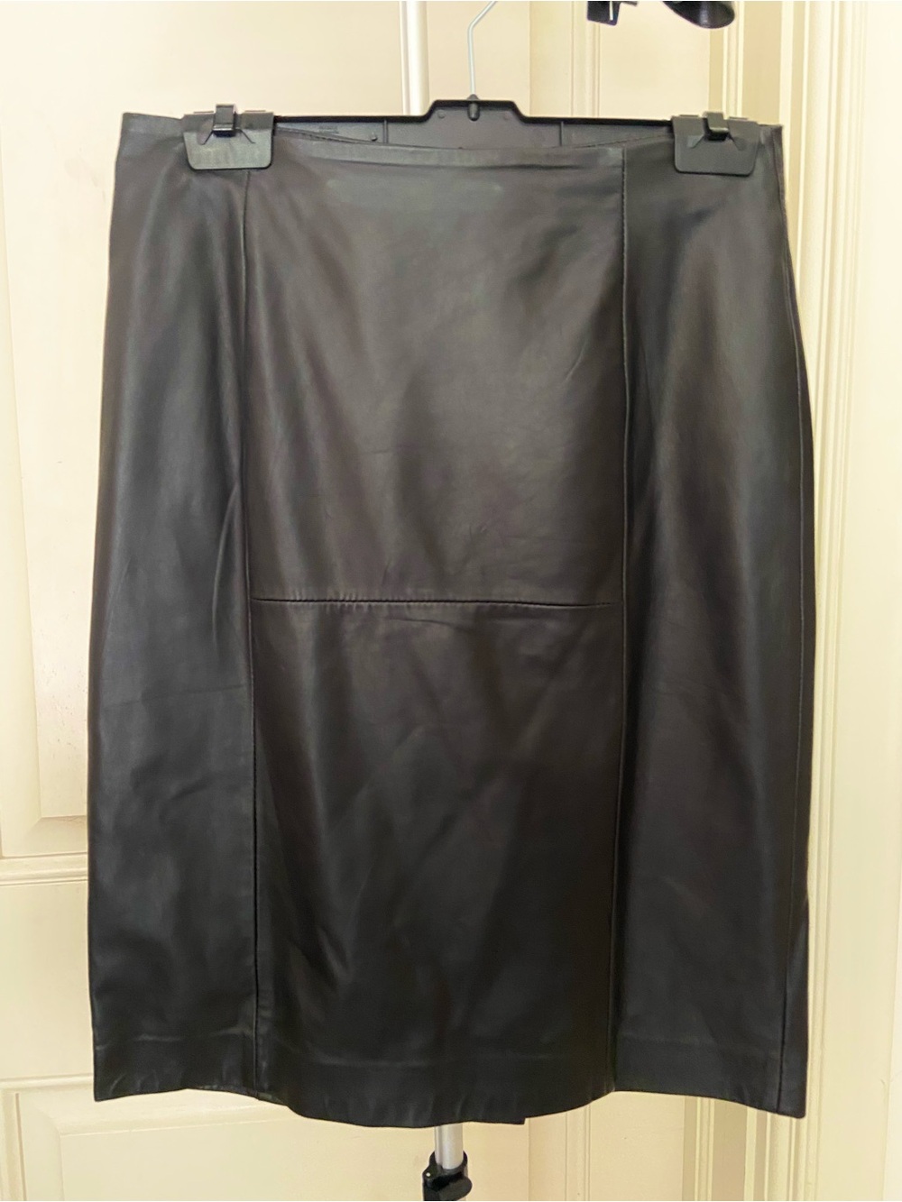 Genuine Leather Black Midi Pencil Skirt size 2-4 Modern Sizing